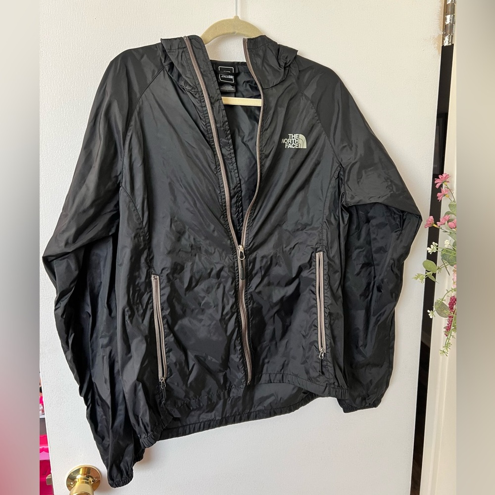 The North Face Men's Black Lightweight Windbreaker/Rain Jacket